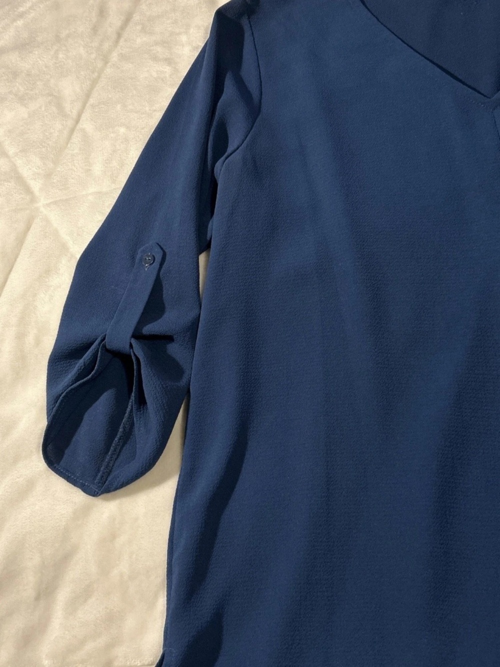 BOBEAU Stretch Crepe Blouse Hi/Lo Hem Roll Tab 3/4 Sleeve Blue Small V-neck Top - Picture 2 of 7